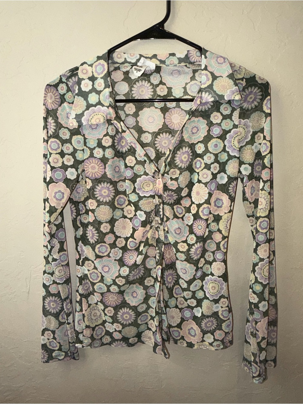Y2K LE LIS Collection Women’s Green Sheer Floral Mesh button VNeck Blouse Size M